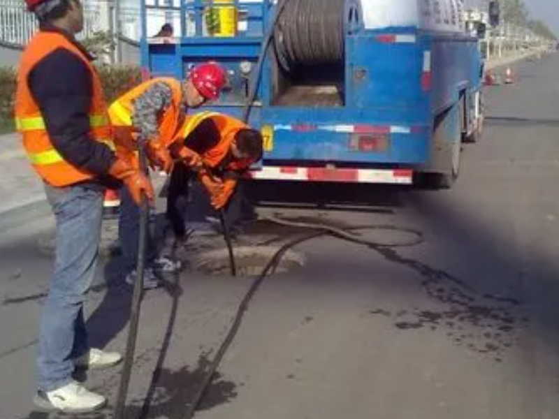 塘厦鑫龙公司专业从事抽粪,清理化粪高压车清洗管道